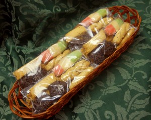 little packages of biscotti in a basket for wedding guest thank you