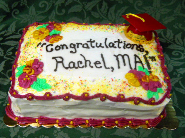Graduation cake with a little hat, flowers, lettering