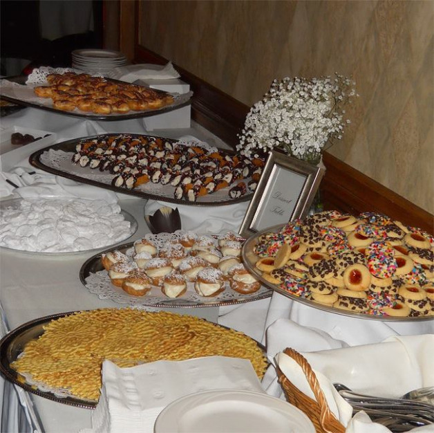 Italian cookie trays for weddings